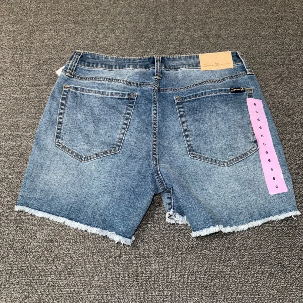 NWT Seven7 Weekend Short Olaf Blue Denim Raw Hem Jean Shorts Women Size 6 Casual